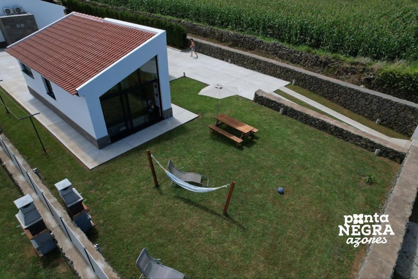 Photography House By Pontanegraazores Altares